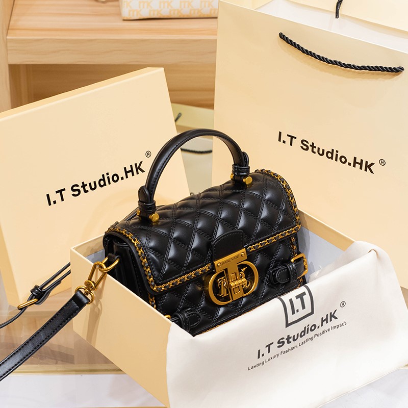 Women's handbag genuine diamon - огляд і ціна Interior Design Grid